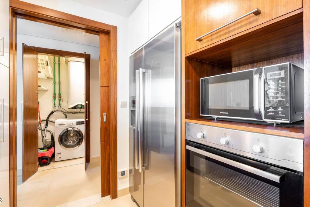 Larbi Breathtaking Burj And Fountain View Luxurious 2 Bed Apartment Dubai Bagian luar foto